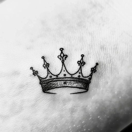 Minimalist queen crown with a modern twist