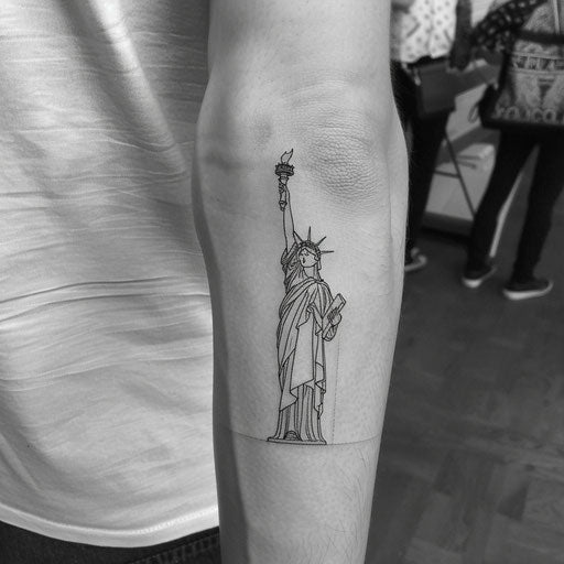 Minimalist sketch of the Statue of Liberty in a single line
