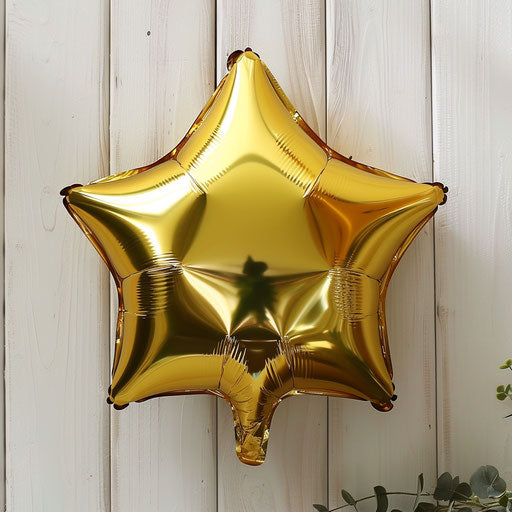 Giant gold star-shaped foil party balloon